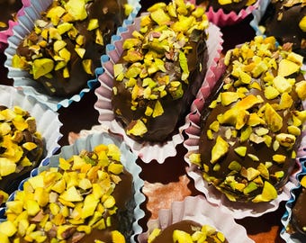 Viral Dubai Kunafa with Pistachio Paste, Chocolate and Nuts, dates, Chocolate, Non-GMO, Vegetarian,(15 Pieces), The Best Gift for Loved Ones