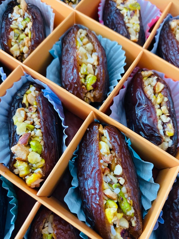 Dates stuffed with chopped nuts, Enjoy hand-stuffed dates, an assortment of nuts, a healthy snack, vegan, (16 pieces), a gift for loved ones