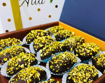 Pistachio Chocolate Kunafa – Gourmet Middle Eastern Dessert Gift Box (15 Pieces)