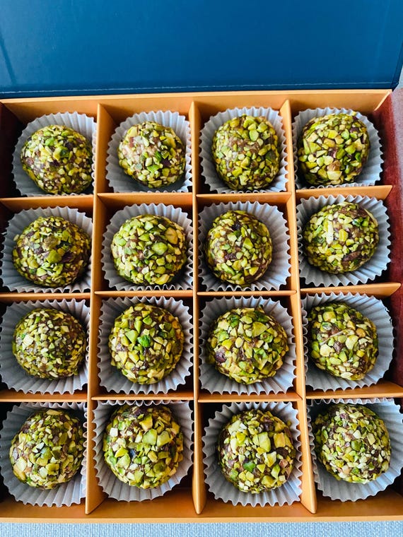 Pistachios Date Bites, mixed with fresh nuts, perfect and healthy snack, vegan, great source of nutrients, Non-GMO, gluten-free,(16 Pieces)
