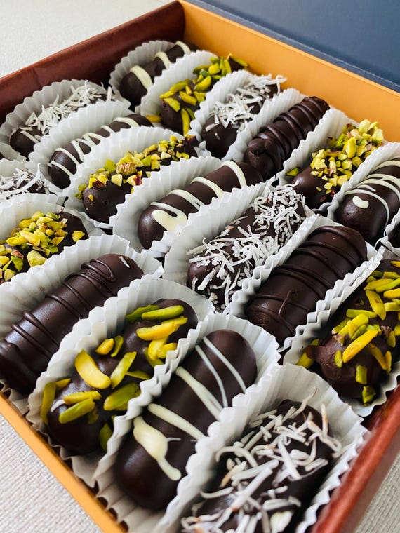 Medjool date bites stuffed with nuts and dipped in chocolate, dates and chocolate rich in fiber, the best gift for loved ones, (21 pieces)