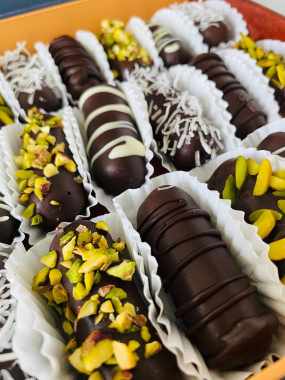 Date paste mixed with nuts, vegan, non-GMO, dipped in chocolate, dates, chocolate dates, stuffed dates, (18 pieces), gift for loved ones !!