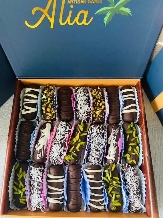 Date paste mixed with nuts, vegan, non-GMO, dipped in chocolate, dates, chocolate dates, stuffed dates, (18 pieces), gift for loved ones !!