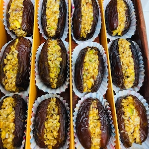 Medjool Dates stuffed with assorted mixed nuts ,energy food, Pre-workout snack, Non-GMO, rich in fiber,(15 Pcs),The Best Gift For Loved Ones
