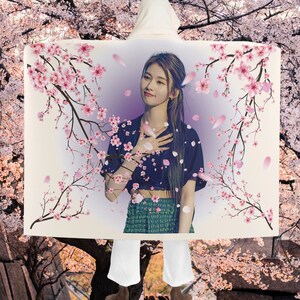 Polaire à capuche TWICE Sana | Une fois | avec les jeunes | MISAMO | OT9 | Kpop | Cadeau | Signaler J'aime | uvres d'art | K-pop | Artistique | Mignon | Confortable