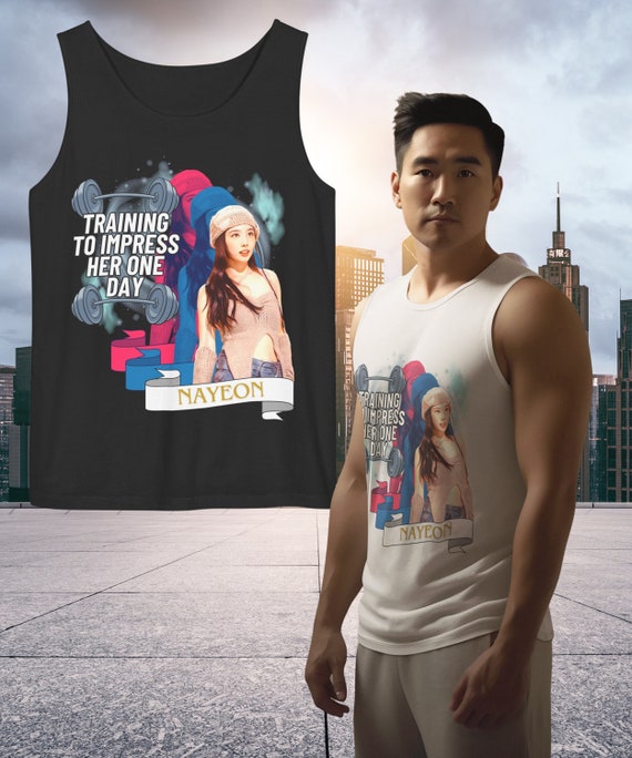 TWICE モモ タンクトップ TWICE・モモ、露出多めなタンクトップ姿を