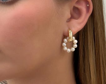 Brincos de argola com pérolas de água doce: argolas banhadas a ouro 14K com pingente de pérola