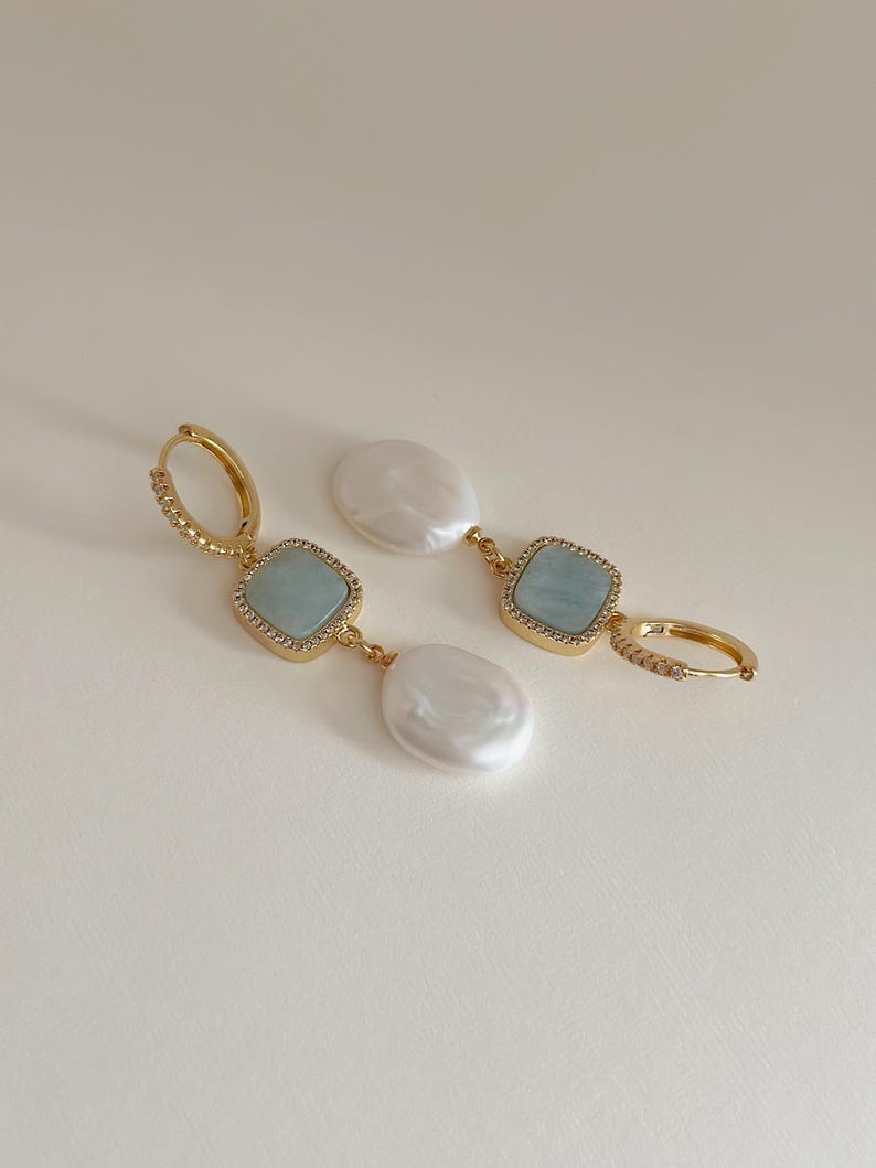 Brincos de ágata azul: pérola Keshi, argolas de zircônia cúbica preenchidas com ouro imagem 5