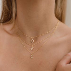 Elegante collar con inicial de diamante de 14 quilates en plata de ley/Regalo personalizado/Joyería personalizada atemporal/Idea de regalo personalizada/Regalo delicado