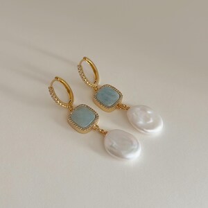 Brincos de ágata azul: pérola Keshi, argolas de zircônia cúbica preenchidas com ouro imagem 2