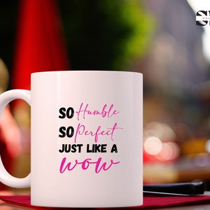 So bescheiden, so perfekt, sieht nur aus wie ein Wow, Desi Trending Viral Meme Tasse, braunes Mädchen, Weihnachten
