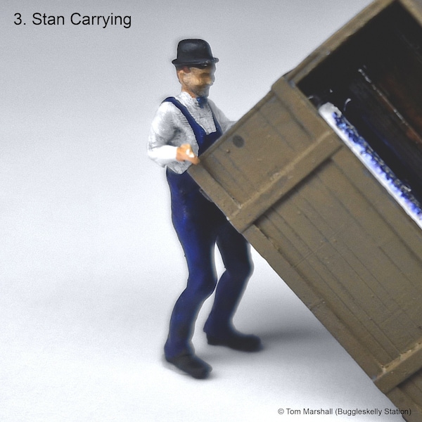 Stan Laurel - Pose 3 (Carrying) - Scale Model Figure Figurine - Model Railway/Diorama Character - Laurel & Hardy