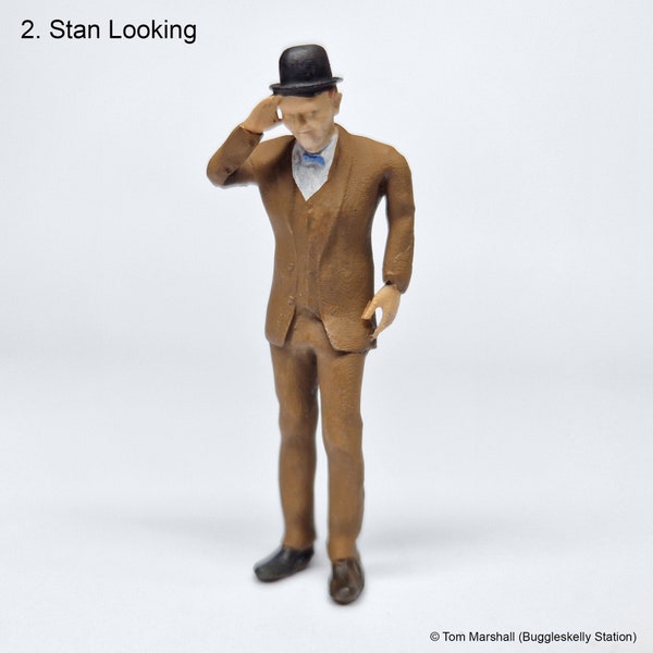 Stan Laurel - Pose 2 (Looking) - Scale Model Figure Figurine - Model Railway/Diorama Character - Laurel & Hardy