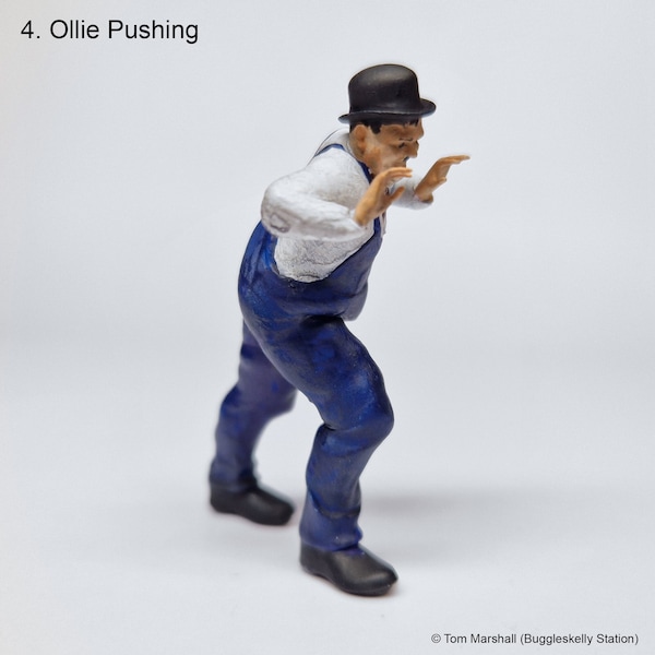 Ollie (Oliver Hardy) - Pose 4 (Pushing) - Scale Model Figure Figurine - Model Railway/Diorama Character - Laurel & Hardy