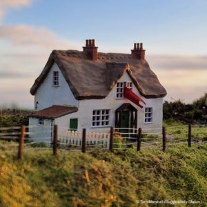 Kyndley Cottage / Thatched House - T, Z, N, TT, TT3, HO, OO, 1:72, S, 28mm, O - Model Railway Railroad Thomas Sodor Building - Unpainted