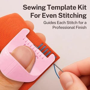 Puede incluir: Un kit de plantilla de costura rosa guía la costura uniforme para un acabado profesional. La imagen muestra la herramienta en uso con tela naranja e hilo azul. El texto dice "Sewing Template Kit For Even Stitching".