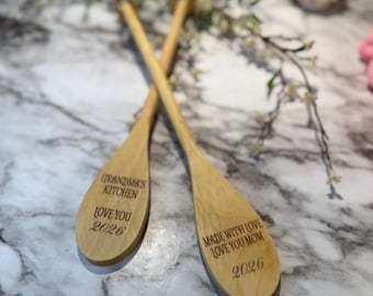 Cuillère en bois gravée personnalisée avec lanière en cuir | Ustensile de cuisine grand-mère personnalisé