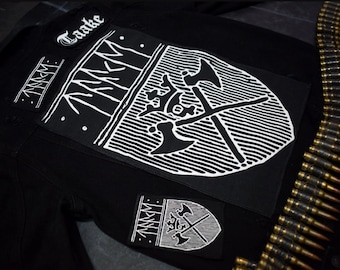 Pacchetto di toppe: toppa Taake grande sulla schiena ⇹ pacchetto parches in metallo nero ⇹ toppa scudo Taake in metallo nero ⇹ toppa per gilet Taake Battle