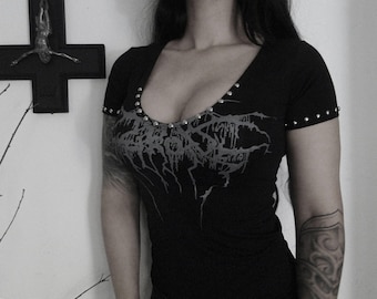 Camiseta con tachuelas de metal negro de Darkthrone