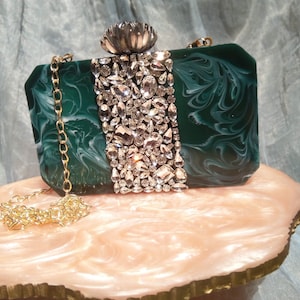 Cartera de acrílico de lujo con detalles de diamantes blancos: cartera de novia hecha a mano, regalo de despedida de soltera, cartera de dama de honor, Minaudiere