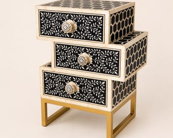 Nachtkastje met honingraat inlegwerk | Opbergkast met 3 lades | Luxe slaapkamermeubilair | Boho-accentstuk