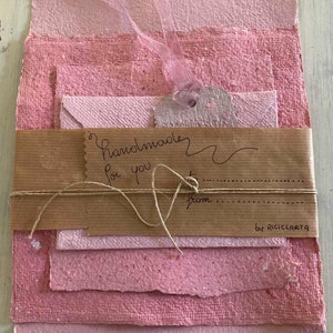 Carta fatta a mano100%,  ecosostenibile: Fogli, busta con biglietto e chiudipacco - Cartoleria SPRING