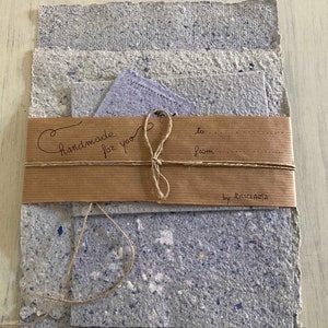 Carta fatta a mano 100% , ecosostenibile: Fogli, busta con biglietto e chiudipacco  - Cartoleria GALACTICA