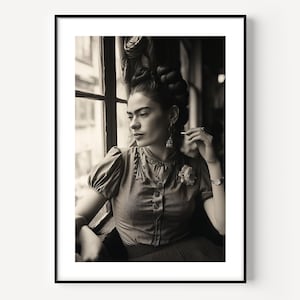 Poster di Frida Kahlo che fuma, artista messicana, arte murale in bianco e nero, stampa vintage, stampe fotografiche, stampa fotografica di qualità museale