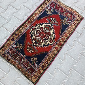 Handmade Vintage Turkish Rug: Small Boho Oushak Mat (1.9x3.4 Ft)
