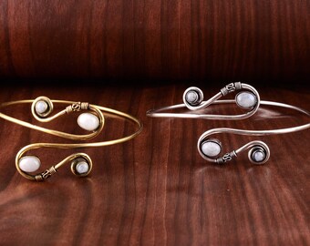 Mondstein Swirl Armstulpe: Messing Boho Oberarm Band