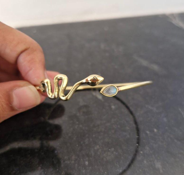 繊細な金色の蛇のブレスレット：調節可能な蛇のジュエリー - Etsy 日本