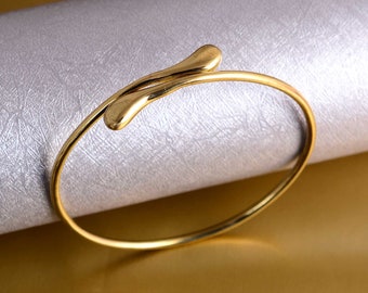 Brazalete abierto chapado en oro: pulsera ajustable