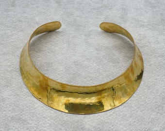 Flexible Hammered Gold Choker Necklace , Thick Torque Necklace , Brutalist gothic Style Jewellery