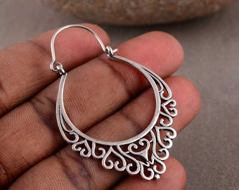 Pendiente llamativo de aro con tapón de filigrana vintage