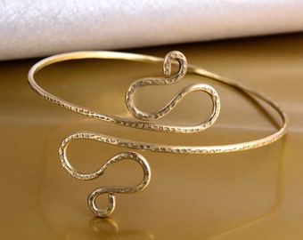 Bracciale a spirale con polsino superiore in ottone fatto a mano, gioielli