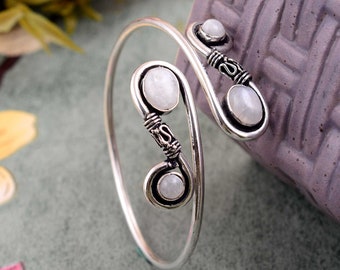 Pulsera de piedra lunar Brazalete de plata Brazalete de piedra lunar Brazalete hecho a mano ajustable Pulsera de piedra preciosa de piedra lunar Regalo para su madre