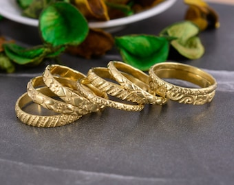 14K guldfyllda stapelringar: texturerade band, set om 8