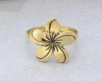 Chunky Golden Flower Ring: Art Deco Floral Statement Jewelry
