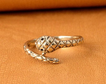 Anillo de serpiente de oro: joyería minimalista de serpiente