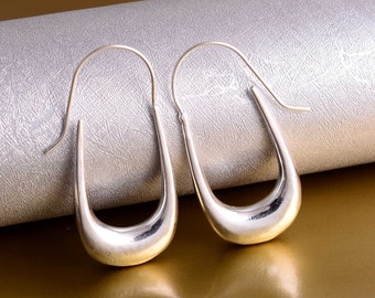 Dainty & Minimalist Oblong Rectangle Hoop Earrings