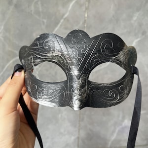 Gothic Black Halloween Mask - Cosplay Horror Mask, Lace Victorian Masquerade, Dark Elegant Costume Accessory for Men and Women