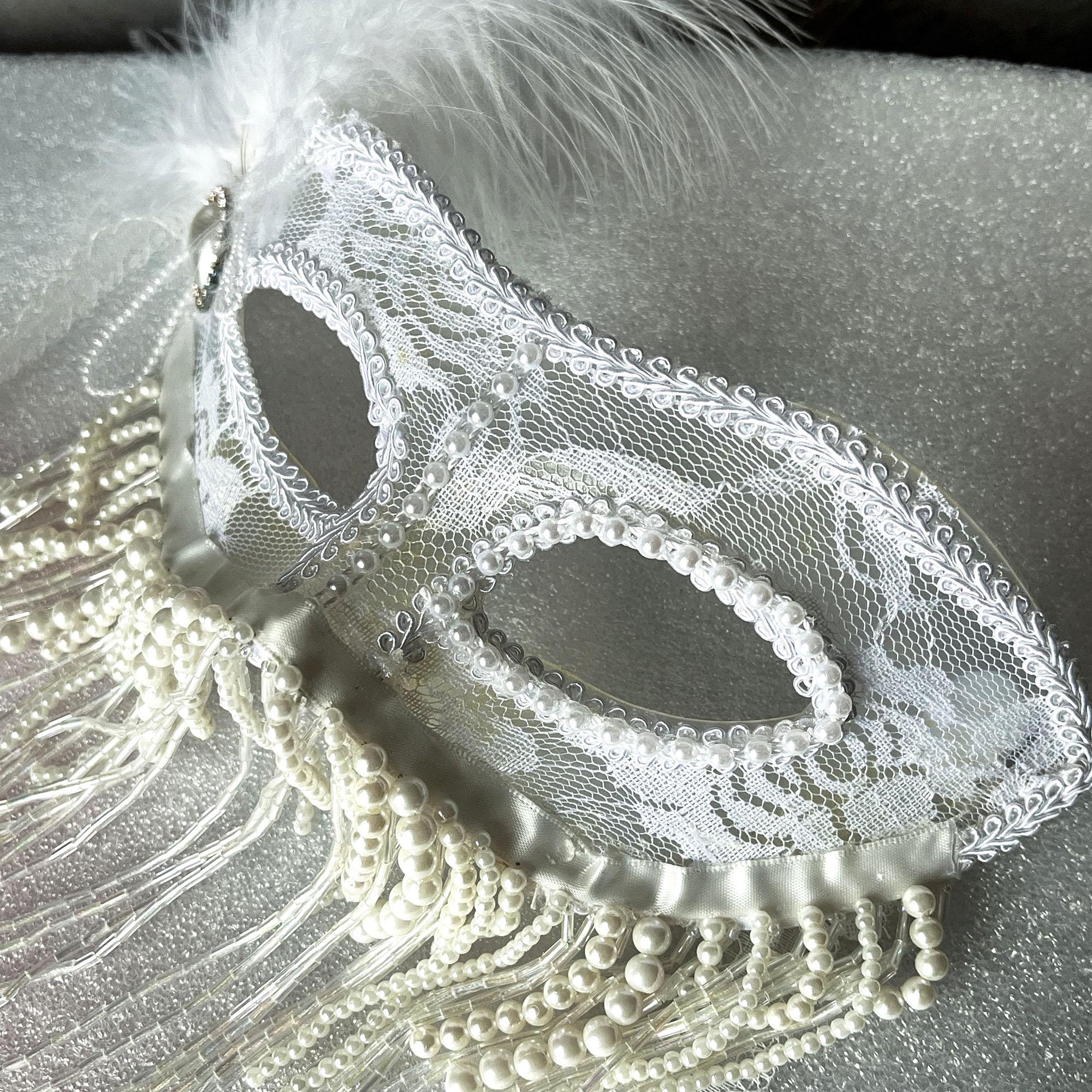 White Feather Mask | Pearl Tassel Decorated Ball Mask | Retro Lady