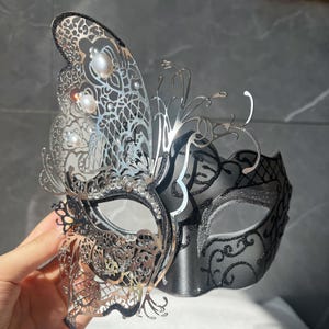 Handgefertigte silberne Schmetterlings-Maskerade-Maske - einzigartig und atemberaubend für formelle Veranstaltungen-glamouröse silberne Schmetterlings-Tanzmaske-Geschenk für ihn