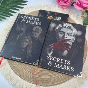 Secrets et masques par Emerald_Slytherin | Roman d'amour sombre et fantastique | Relié de collection | Cadeau pour les amoureux des livres Combo
