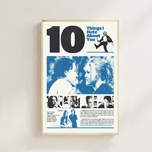 Może przedstawiać: Oprawiony plakat z filmu "10 Things I Hate About You". Plakat ma niebiesko-białą kolorystykę ze zdjęciami aktorów i tekstem z filmu. Plakat jest w drewnianej ramie.