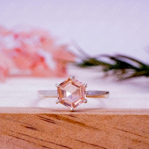 Anel Hexágono Pêssego • Anel Cristal Pêssego Rosa • Anel Geométrico de Prata de Lei 925 • Anel de Noivado Delicado • Joia Minimalista Presente para Ela