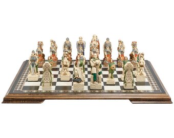 歴史をテーマにしたチェスの駒 - ケルトVSバイキング、手描き