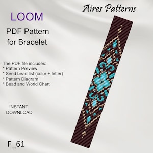 Peut inclure: Un modèle PDF numérique pour un bracelet tissé par Aires Patterns. Le motif présente un fond brun foncé avec un dessin floral géométrique en bleu clair et beige. Le texte inclut LOOM, PDF Pattern for Bracelet et F_61.