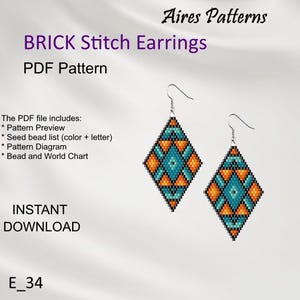 Könnte beinhalten: Zwei rautenförmige Ohrringe mit einem Ziegelstichmuster. Die Ohrringe haben ein geometrisches Design in Türkis, Orange und Schwarz. Das Bild enthält auch den Text "BRICK Stitch Earrings PDF Pattern" und "INSTANT DOWNLOAD".