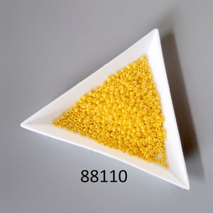 88110 Czech Preciosa Seed Beads 10/0: Opaque Yellow Luster, 10g